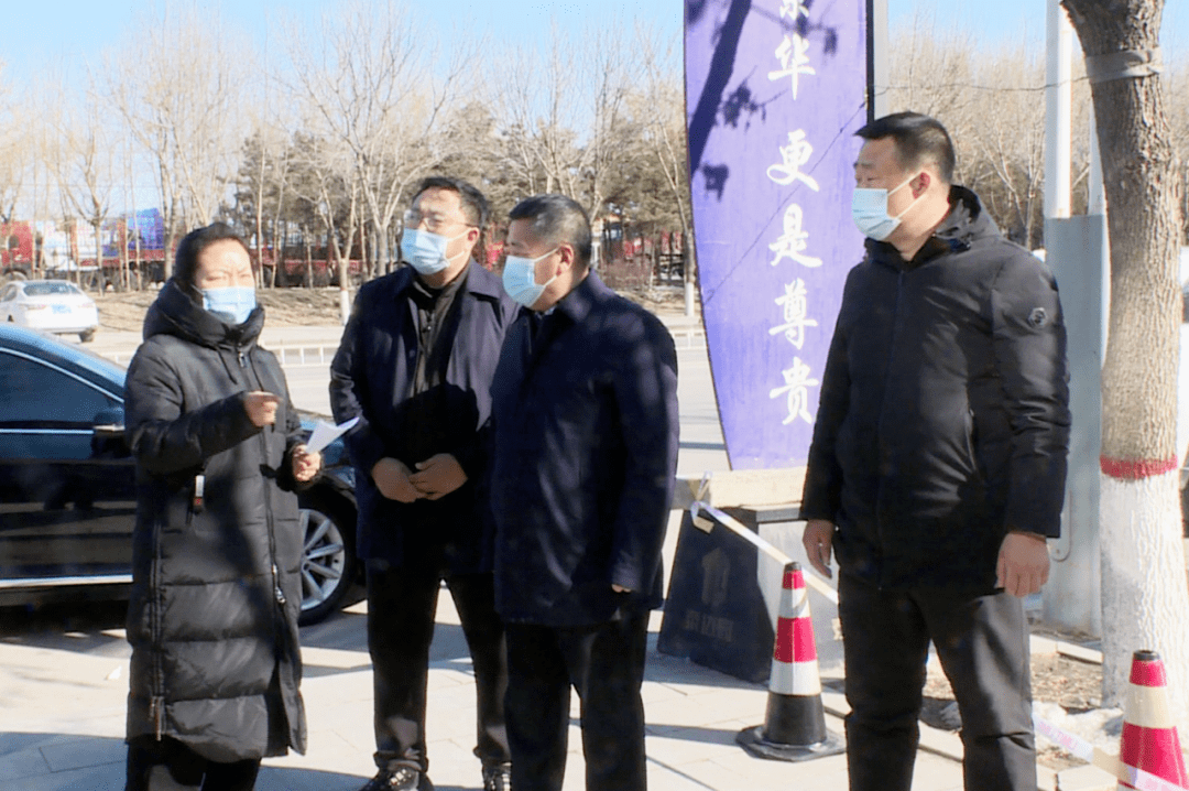 县委常委,政法委书记张海涛陪同检查.