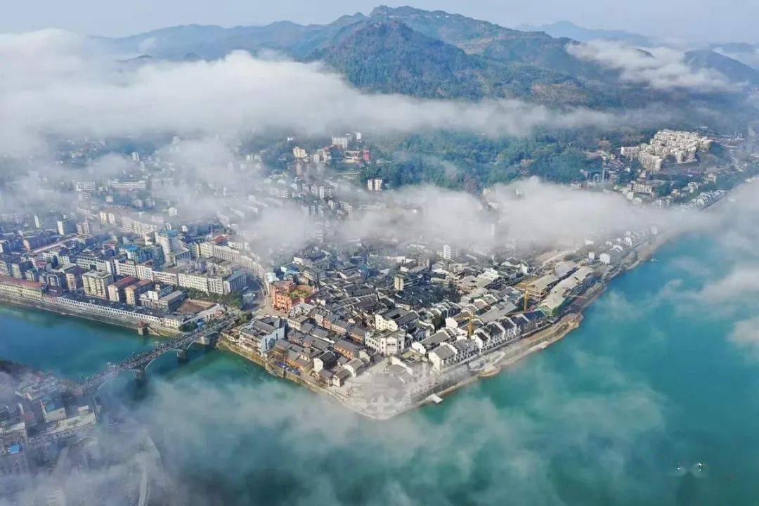 晨雾飘绕犹如仙境!洪江古商城宛如"天空之城"