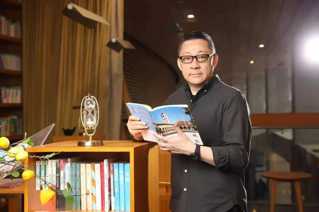 周成刚站在时代变革的十字路口坚持倡导国际教育