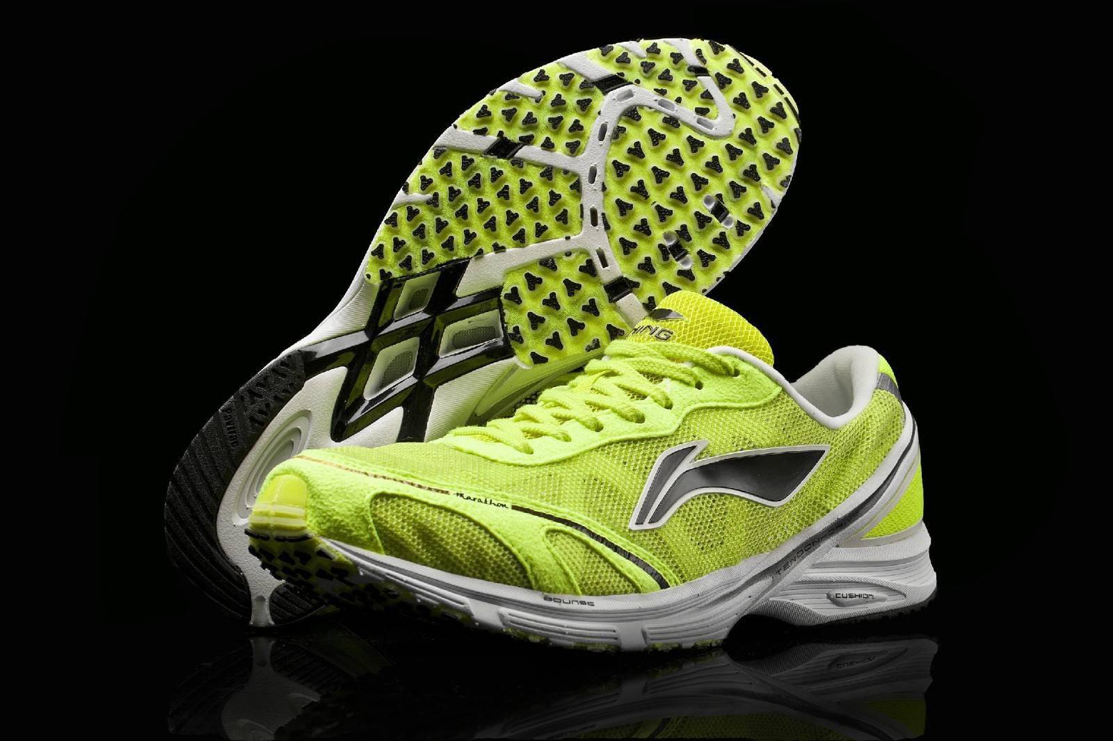 李宁铁系列2代升级款足球鞋