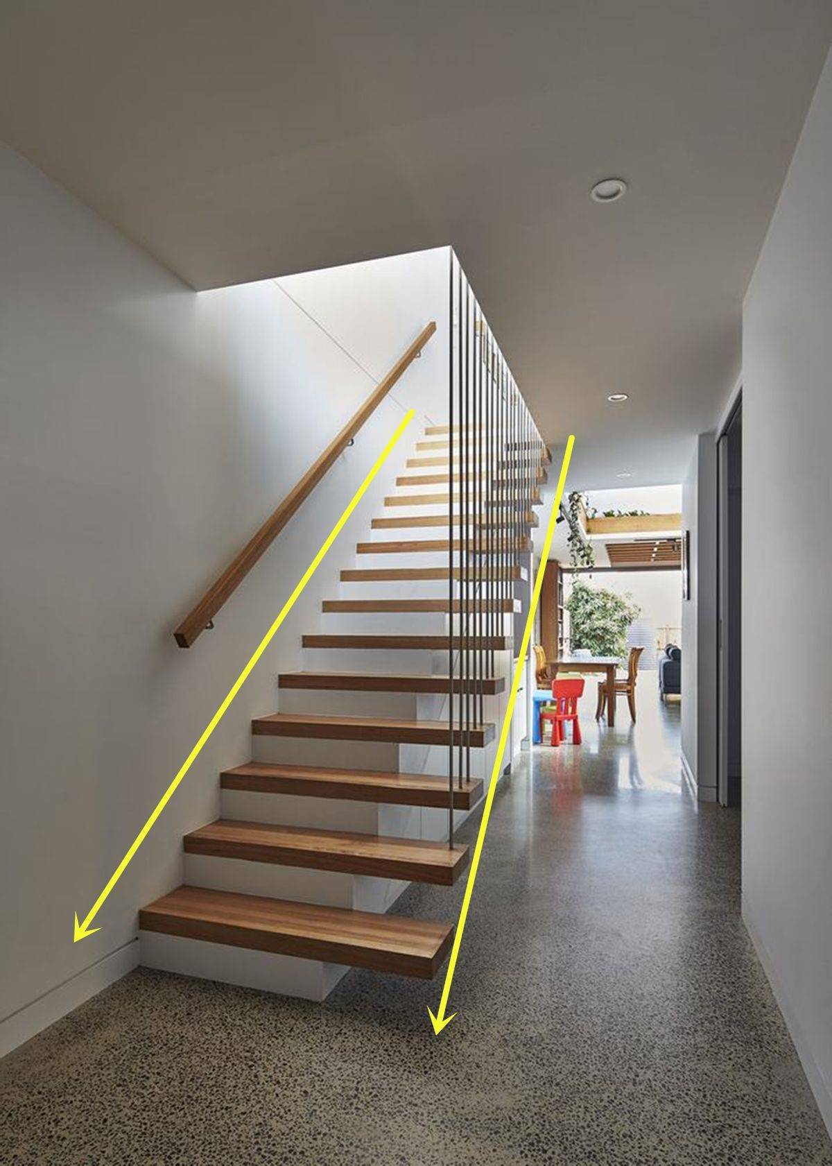 一半悬空一半现浇楼梯踏步这么设计都抢着来家里参观够大胆