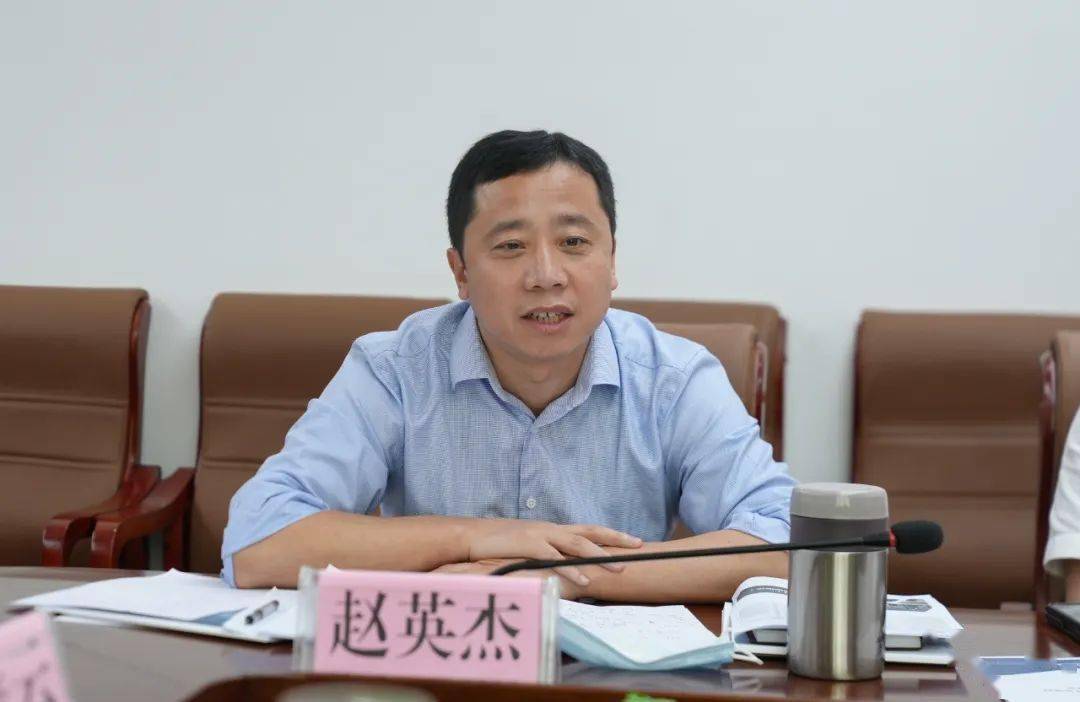 凌云在产城融合示范区建设专题研究会上强调:以"谋定后动"的思考力和"