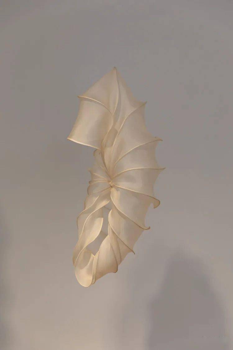 瑞典纺织艺术家dianaorving充满感性的美丽褶皱织物