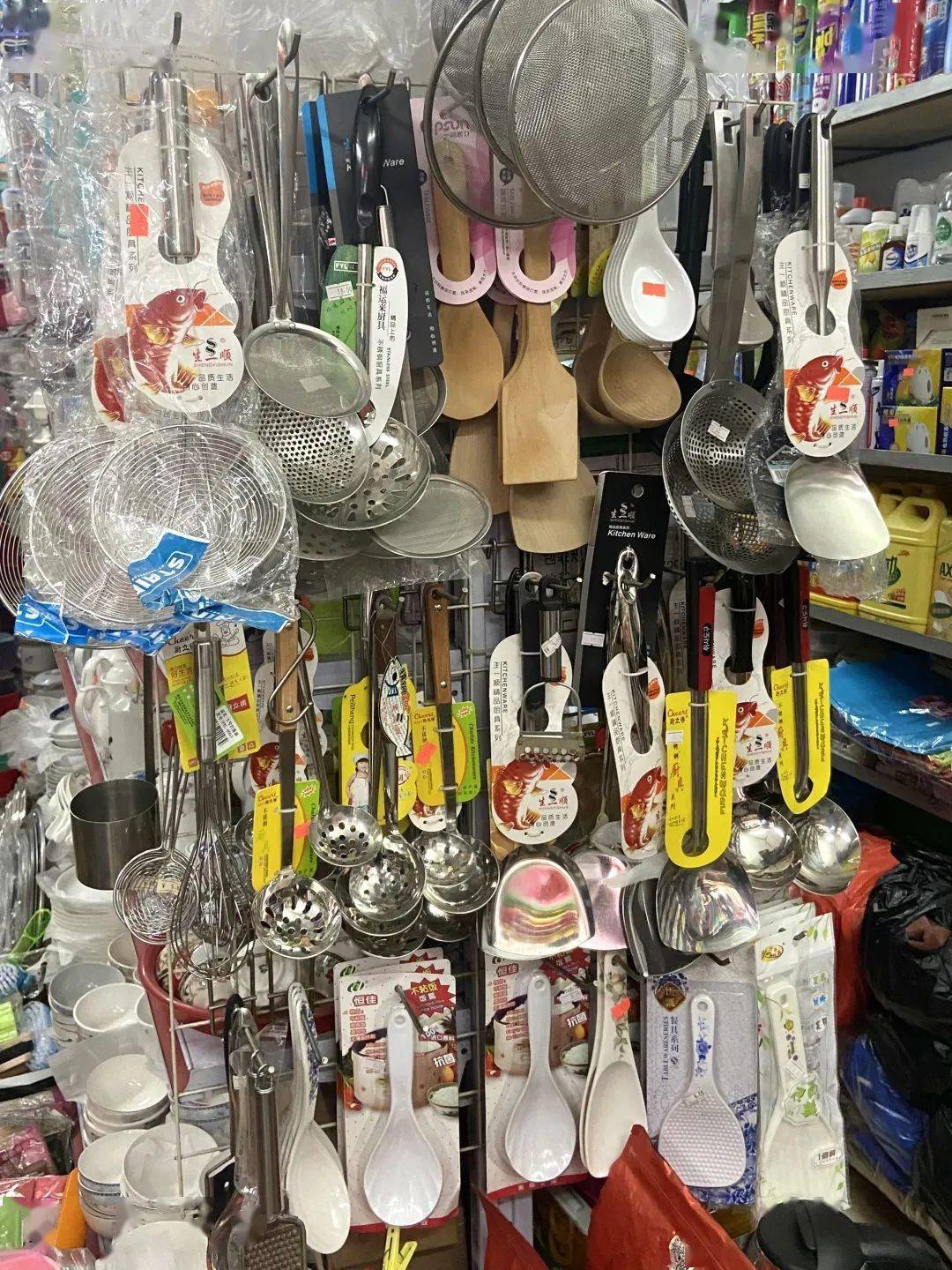 还是年轻人习惯用的力士沐浴露,在这都能买到.