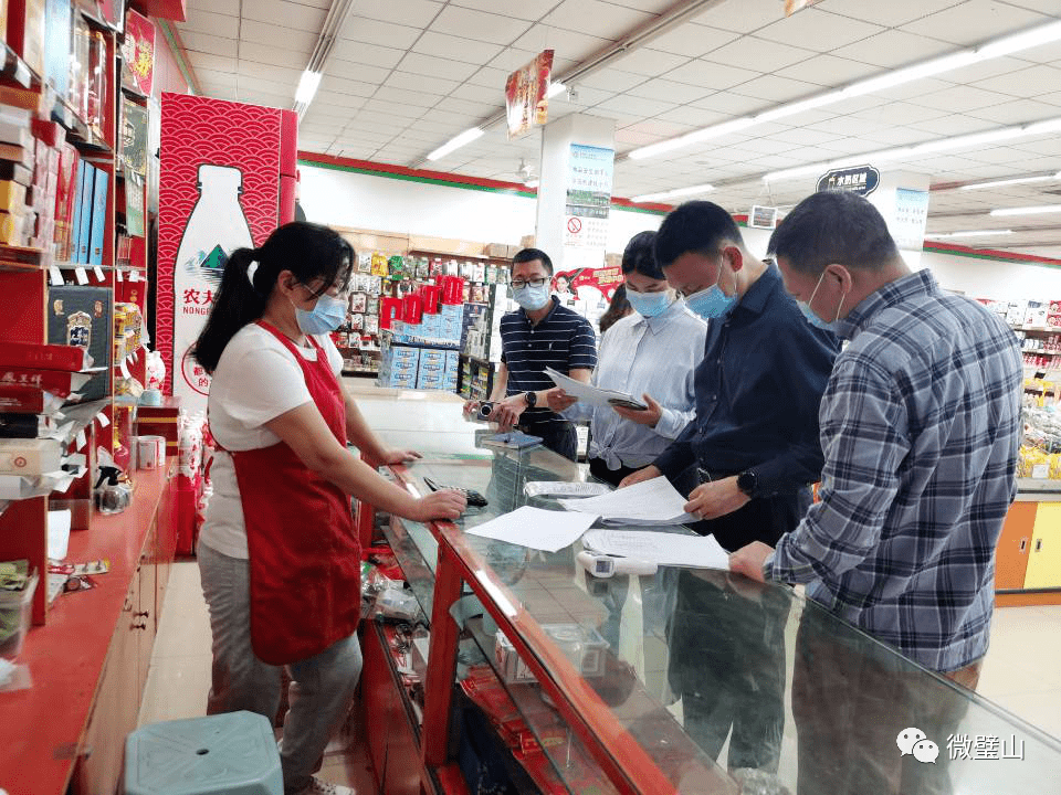 党委副书记,镇长万阳一行来到镇企业,学校,医院,商超,农贸市场,车站和