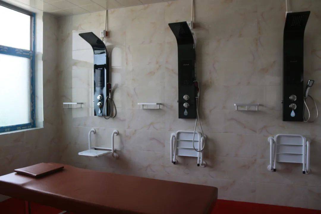 山西临汾农村小澡堂满载大幸福