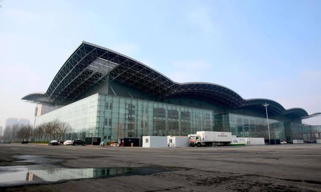 直击战斗在沧州会展中心的医护工作者