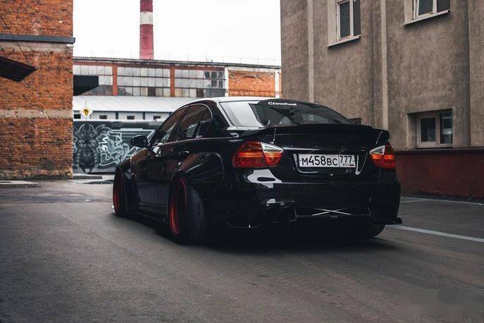 宝马宽体e90黑武士改装案例