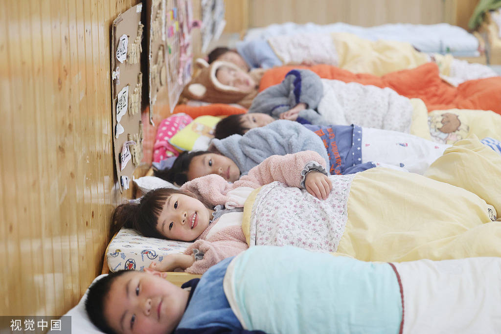 睡眠|世界睡眠日 幼儿园萌娃睡衣走秀学“睡觉”