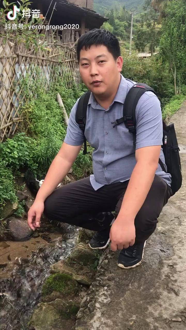 富竹村的生态环境非常好乡村振兴之生态宜居示范硕士村长倡议保护环境