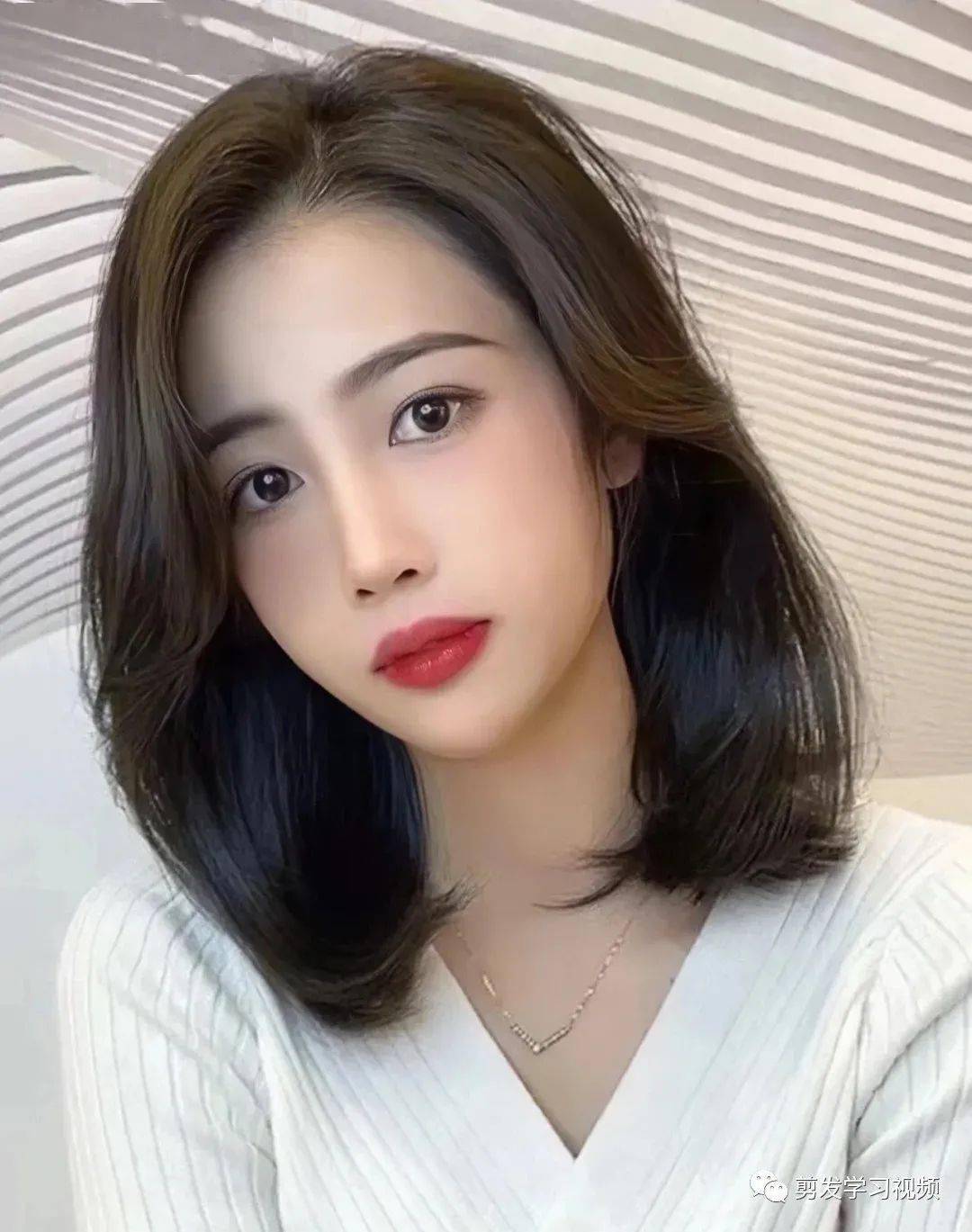 "初恋内扣锁骨烫" 春天烫 ,减龄又好看!_发型_女生_时尚