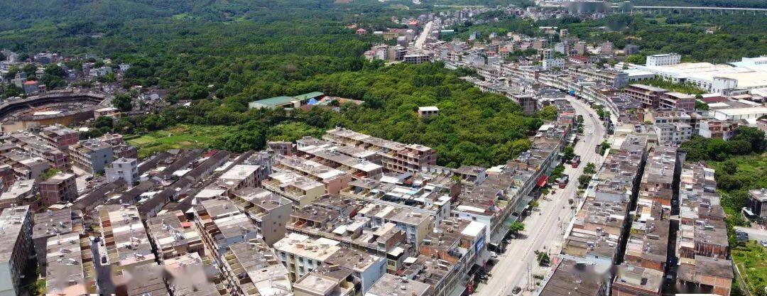 南新村位于三饶镇西南部,位于三饶镇政府驻地西南1.7千米.