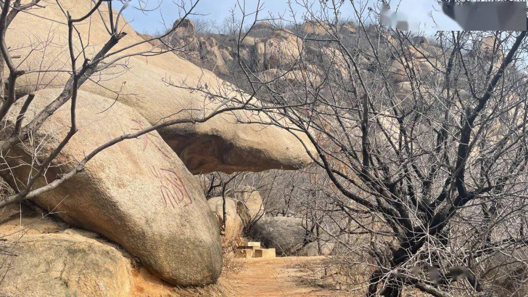 门口)【人数限制】:20人成行【路线行程】:牌楼-鳞龙山-鹞子峪【路线