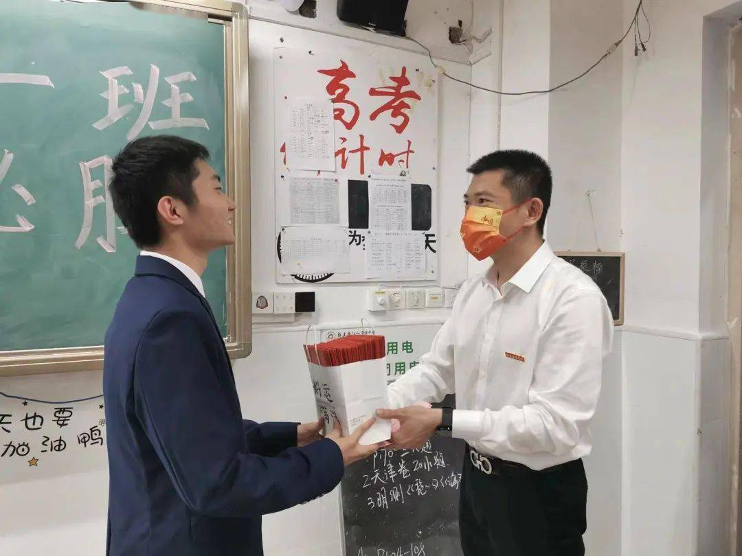 十八而志歌理想,八十踔厉创未来——记福州屏东中学2022届高三高考