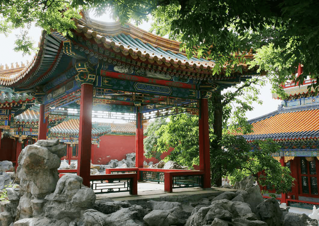 建福宫西花园建于清乾隆五年(1740年)是专为帝后休憩,娱乐而建周边有