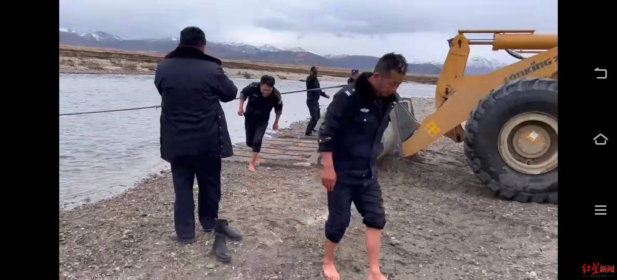 旅途|男子首次自驾318国道“搁浅”：车被困河中 民辅警冒雪下河营救