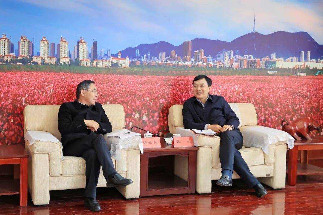 3月23日上午,市委书记张永会见淮北师范大学党委书记陈士夫,党委副