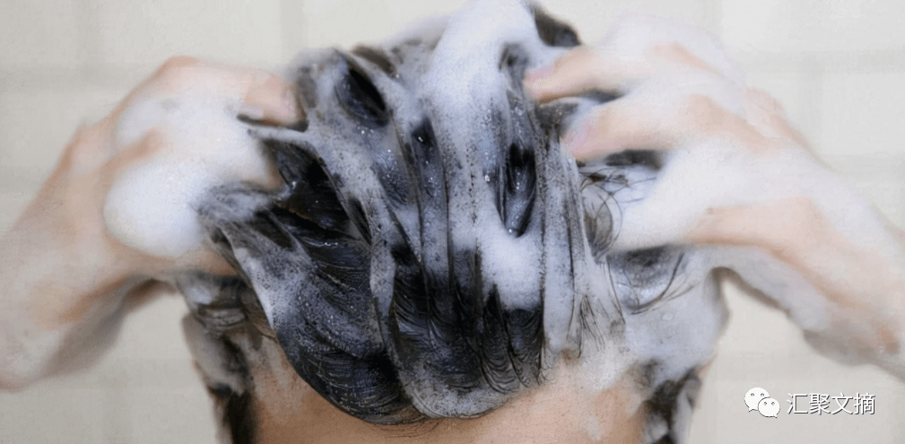 我都已经习惯用洗衣粉洗头了,也能洗干净的.