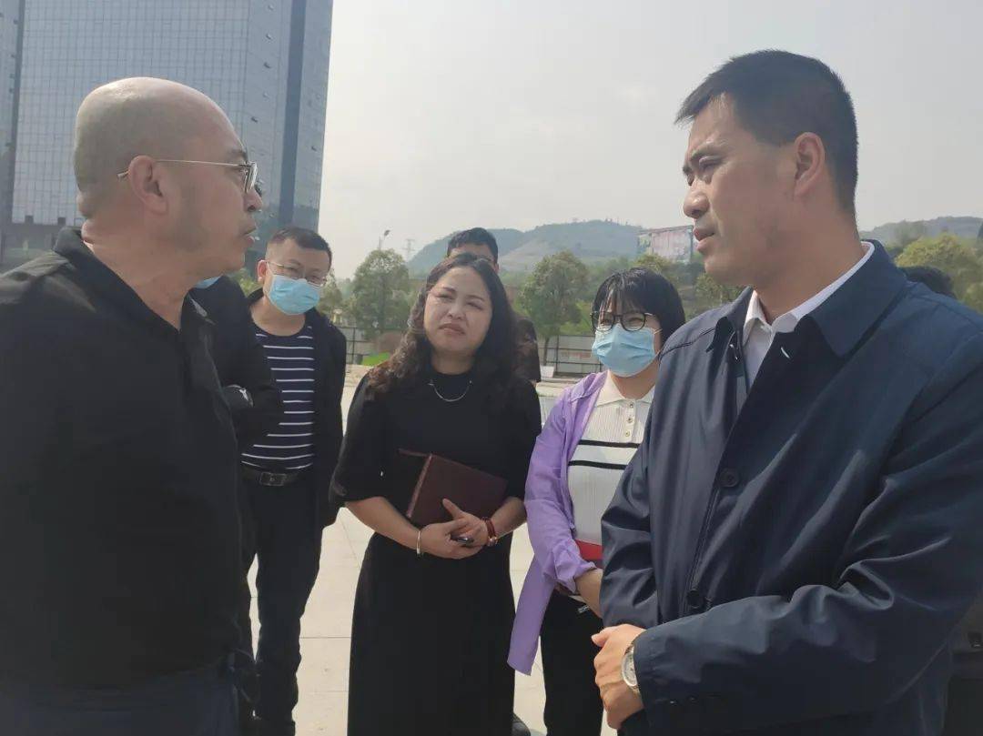 3月21日,平坝区委副书记,区长王金源调研区政务服务中心建设情况并