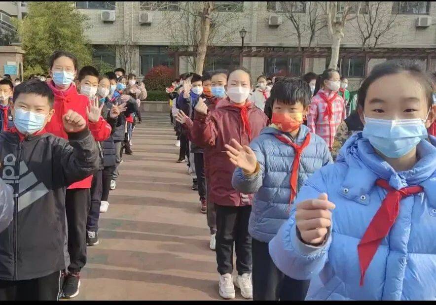 同心抗疫,温暖随行 济南市燕山小学开展全校师生核酸检测工作_校园_燕