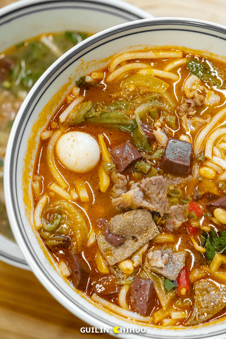 铁西这碗生料煮粉,桂林人一嗦就上瘾!