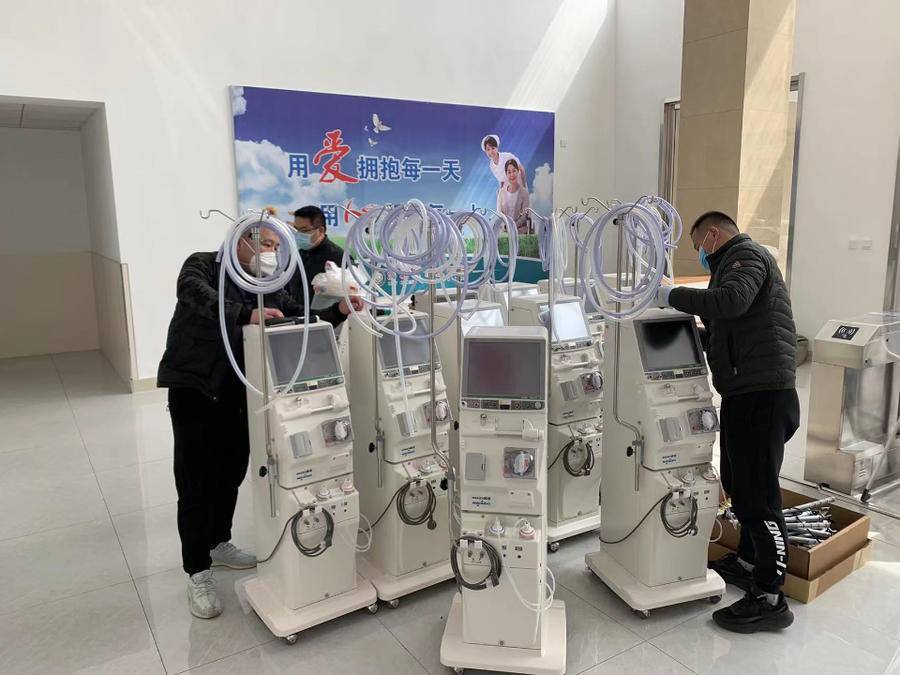 为了疫情下转移的150名肾病患者威高星夜架起生命绿色通道