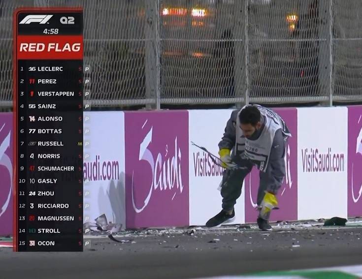 赛季|米克-舒马赫赛车严重撞墙出红旗，哈斯车队表示车手清醒已送医