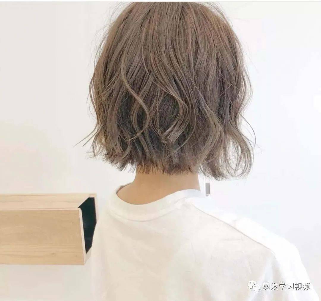 因为本身纹理烫就特别有线条感,最受欢迎的面条卷最适合秋冬季节