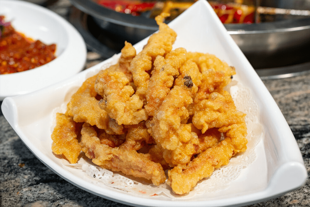 炸酥肉面糊别再用水调记住2个窍门又香又酥脆放凉不回软