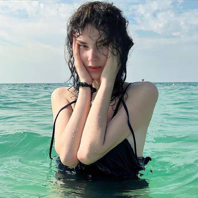 屎壳郎带面具——臭不要脸山羊放了绵阳屁——洋气又骚气悬崖边上扭