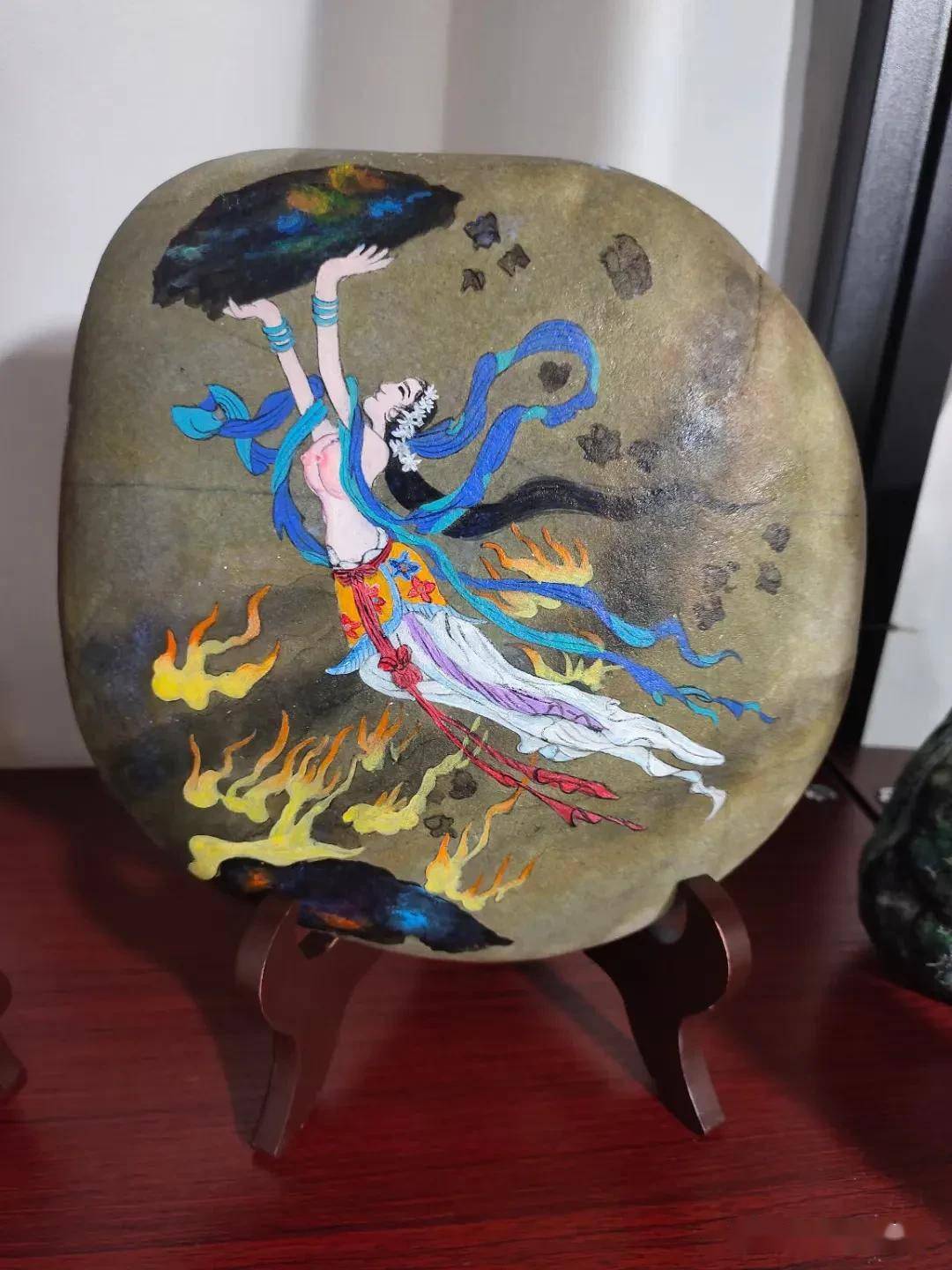 题西安市鄠邑区关中婚俗园张娟女士手绘石头画作品楹联文李景宁