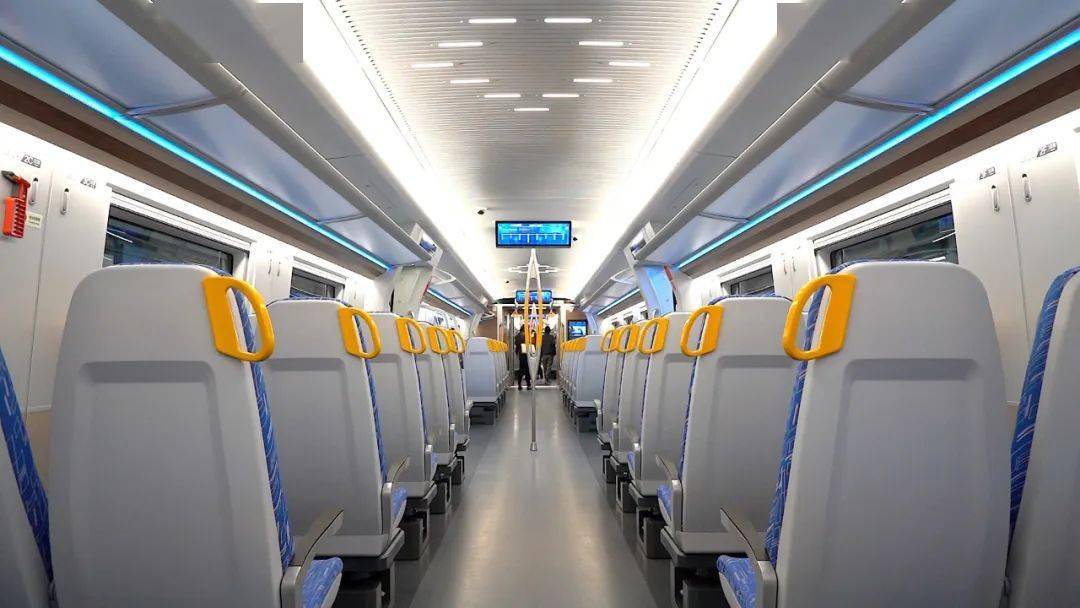 crh3aa型智能城际动车组在贵阳环形市域快铁上线运营