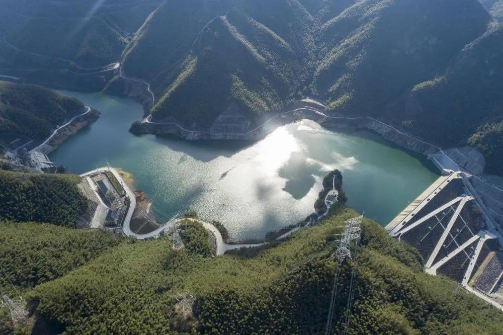 春光又暖长龙山绿水青山展新颜