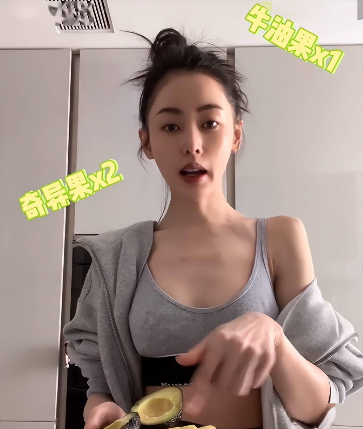 路人镜头下的张天爱身材真是料足还记得外国人看呆的样子