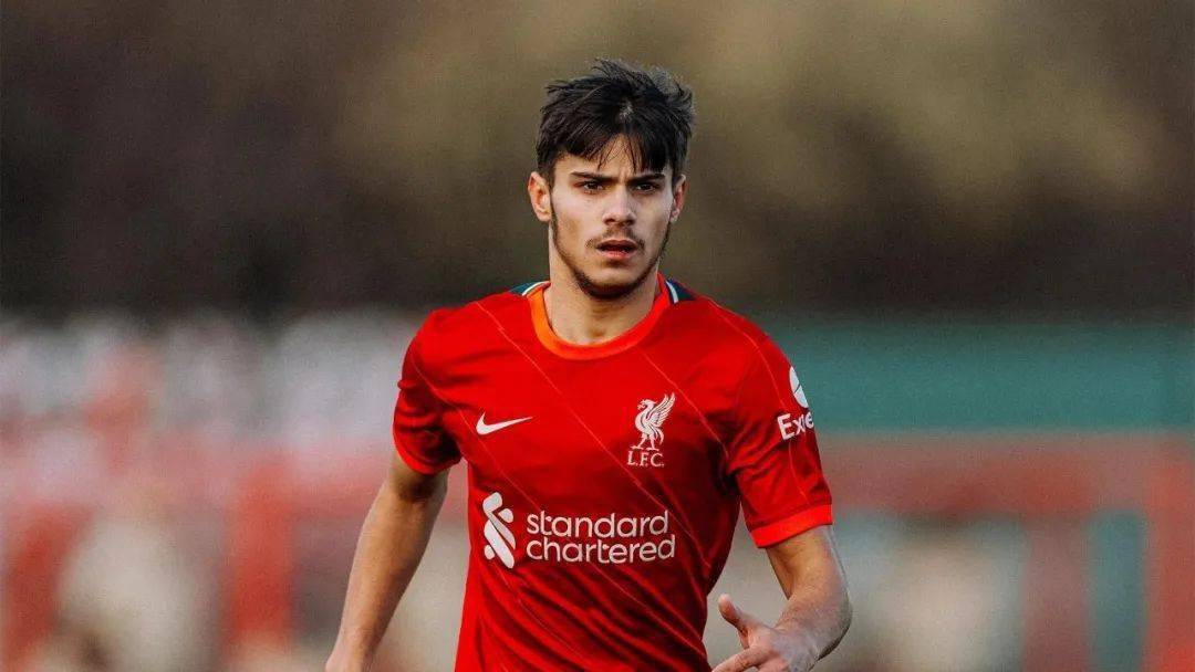 那个一扔成名的利物浦球童,正成为天才射手_尼尔_阿诺德_亚历山大