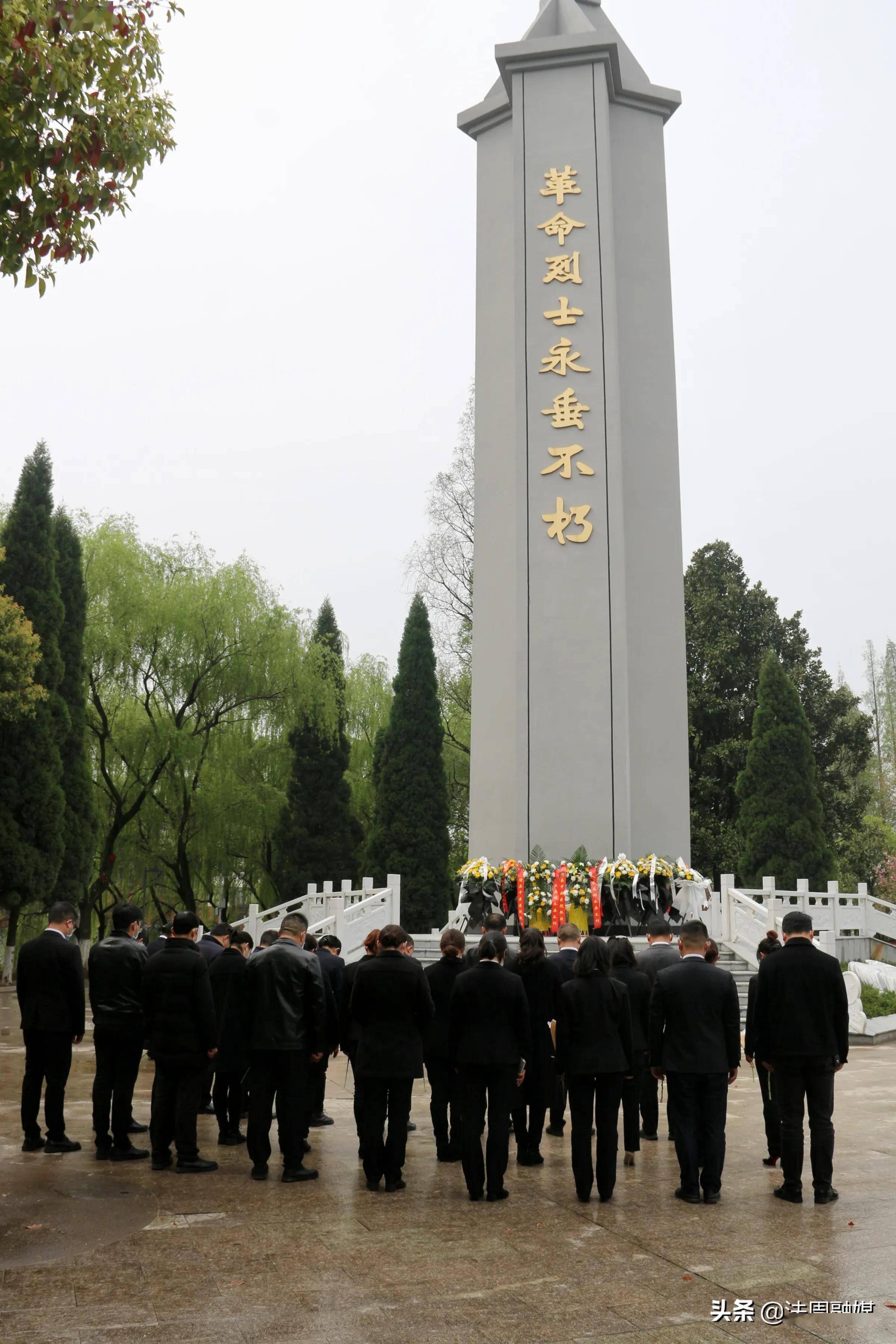 成员,各党支部书记,支部委员,共青团委员到兰江公园革命烈士纪念碑前
