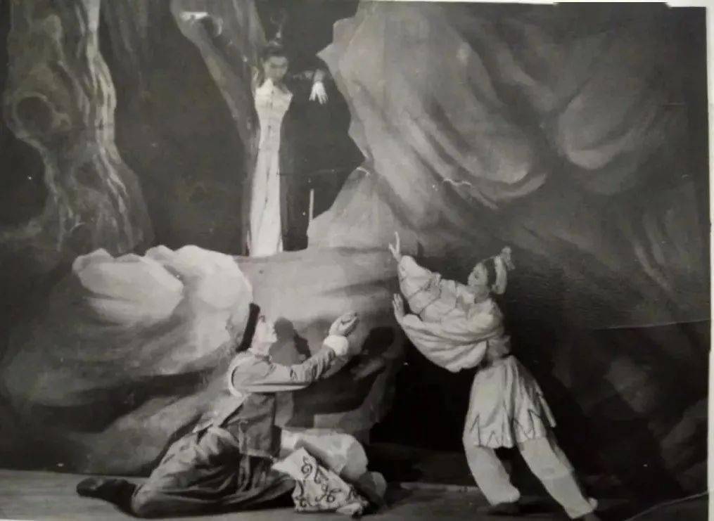 荣获舞蹈艺术终身成就奖国家一级演员舞蹈家斯琴塔日哈