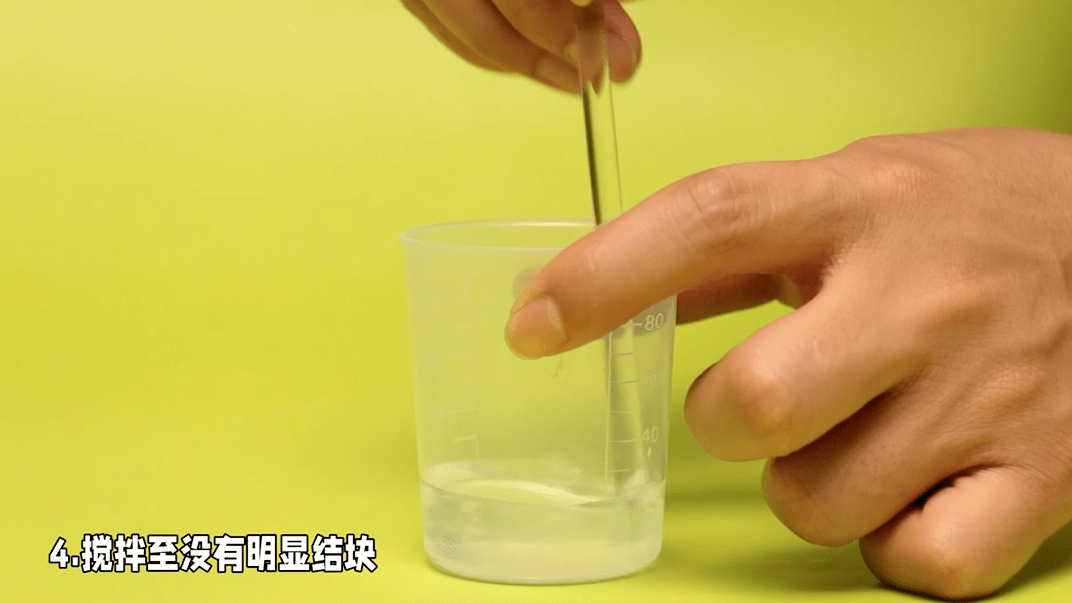 盖子继续摇晃均匀之后洗手液就算做好啦免洗洗手液通常由水,酒精,凝胶