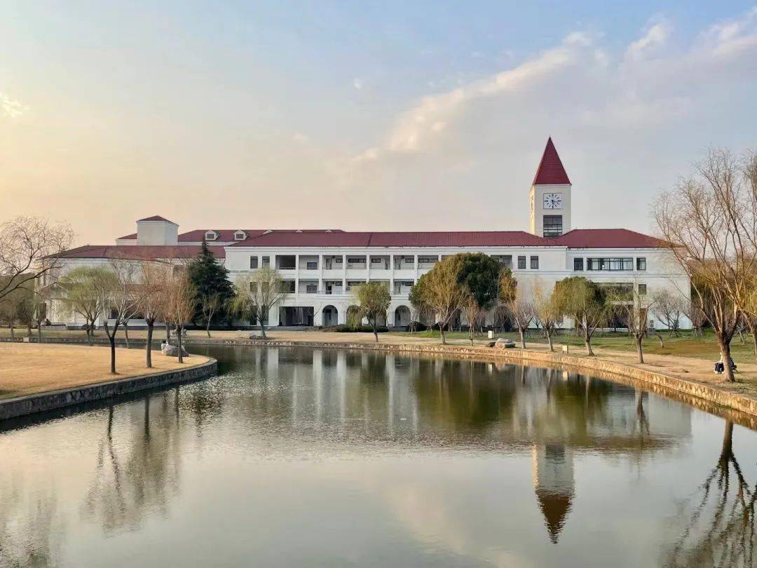 诗情化"疫" | 写一首小诗,送给师大的春天_外国语学院_旅游学院