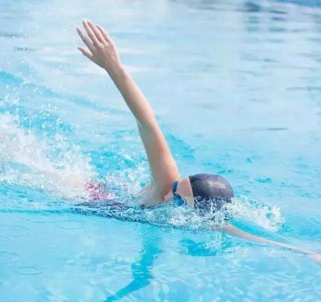 自由泳手臂鸡皮肤(自由泳手臂使用肌肉) 自由泳手臂鸡皮肤(自由泳手臂使用肌肉)