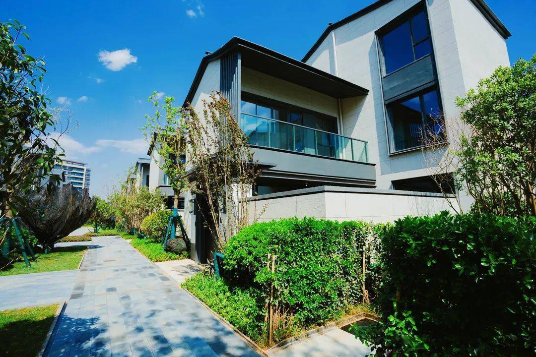 美好兑现招商依云国际社区a9合院火热交付中