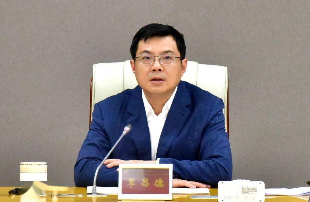 副主任李茂涛,县领导韦纯友,甘露,韩海燕,杨志奇,李军,宋传明出席会议