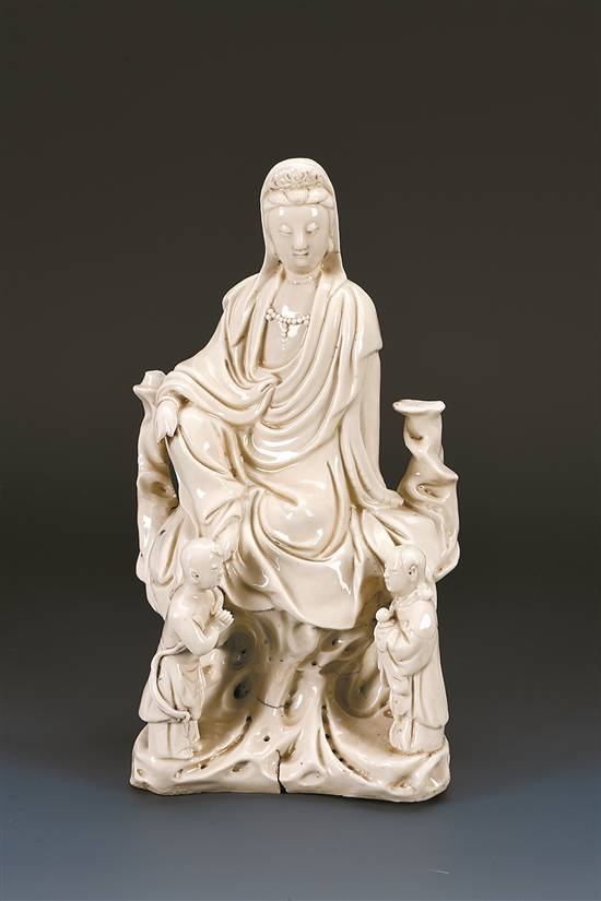 渡海观音。 德化白瓷。 清中期。中国骨董。古美術 渡海观音。 德化白瓷。 清中期。中国骨董。古美術