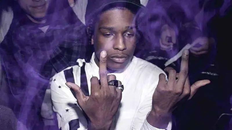 侮辱女性？切小号骂网友？肘击老人的Rapper接连爆出丑闻！