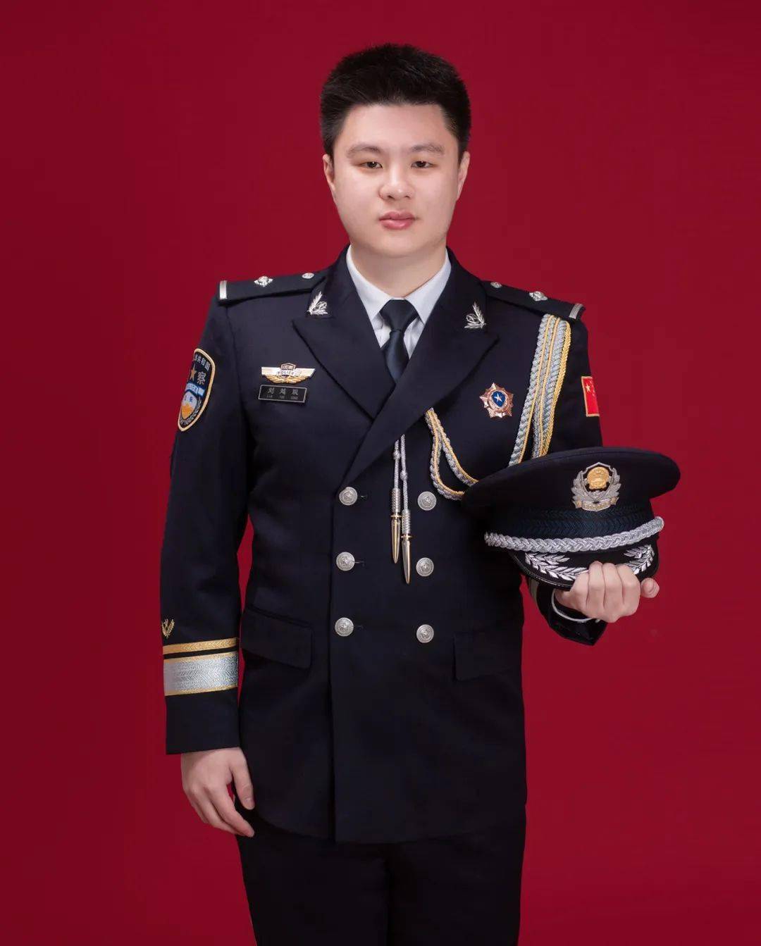 刘民之子德兴市公安局经侦大队民警刘越聪禁毒警无愧公安藏青蓝!