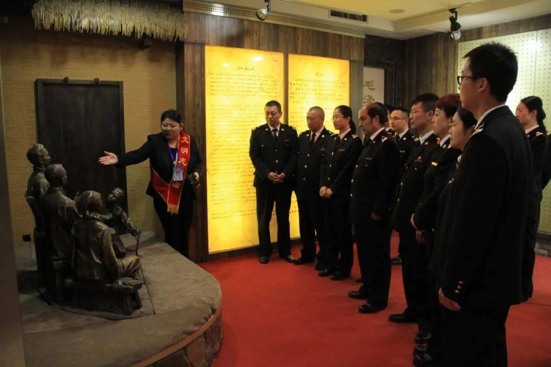 儿窝风景区的乌鲁木齐市烈士陵园,安葬着陈潭秋,毛泽民,林基路,乔国桢