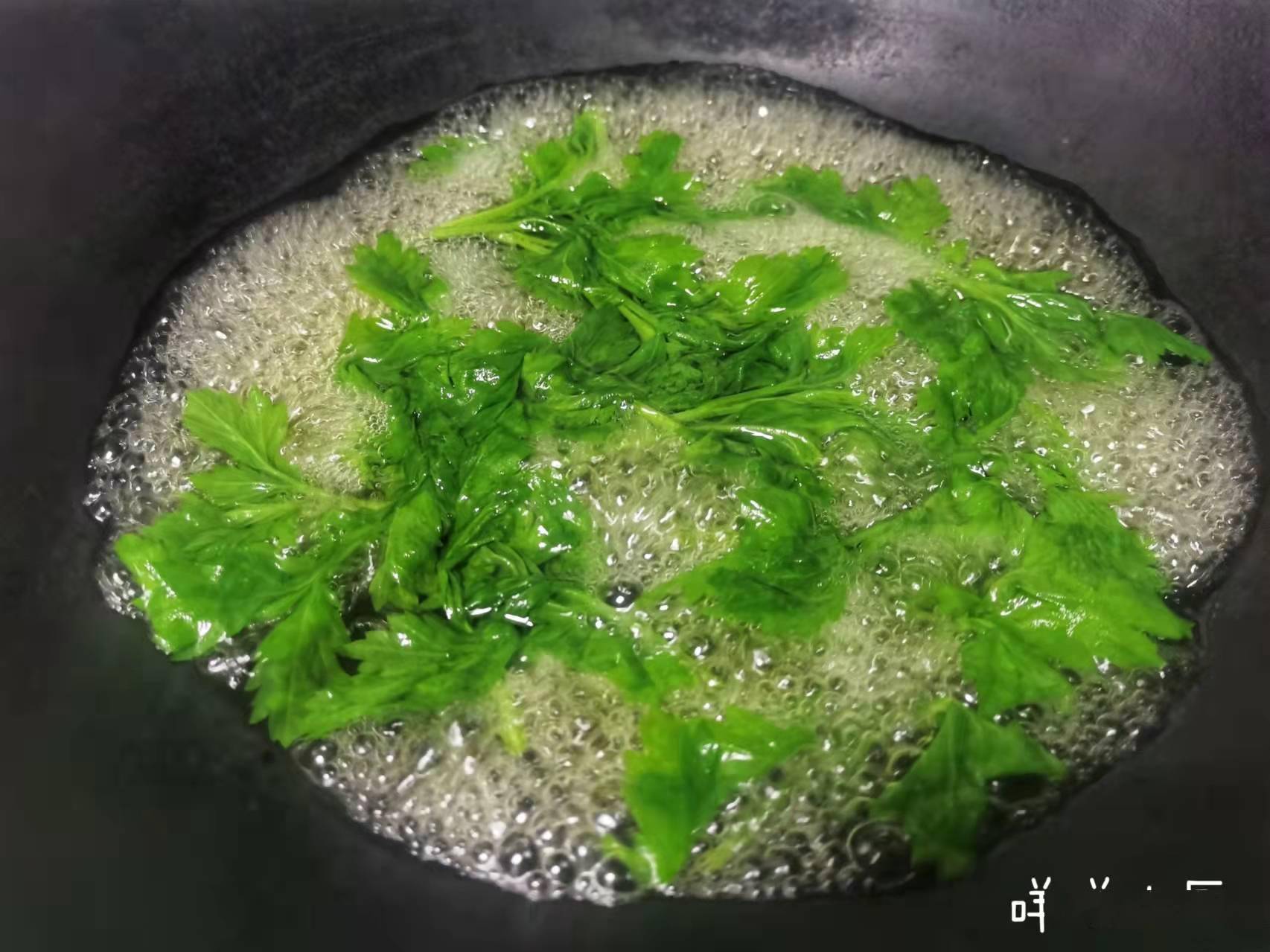 自制爽口弹牙的艾草啵啵牛乳,清鲜的艾草香很营养,假期标配_木薯_做法