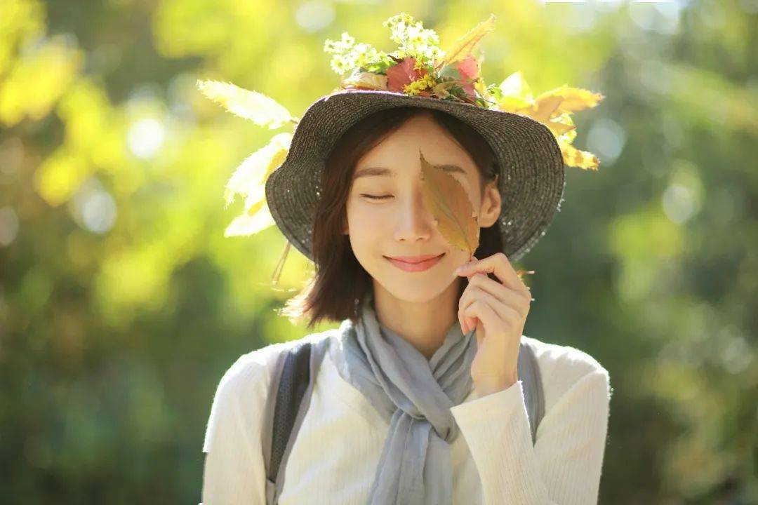 28岁章泽天终于不忍了摘婚戒买婚房退出董事拉开女人差距的不是颜值和