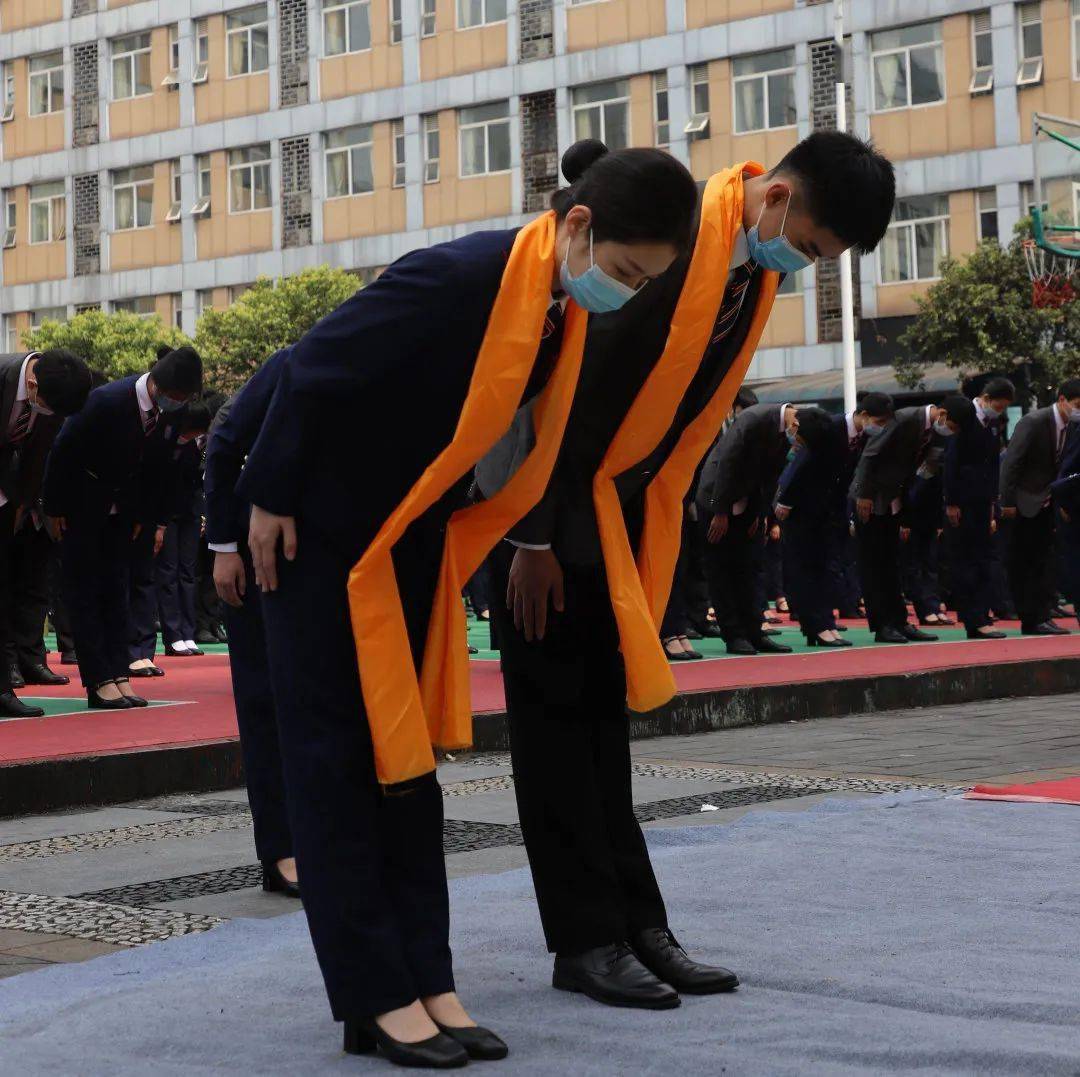 在成航我校举行清明节祭祀祖先缅怀先烈活动向远去的逝者致敬