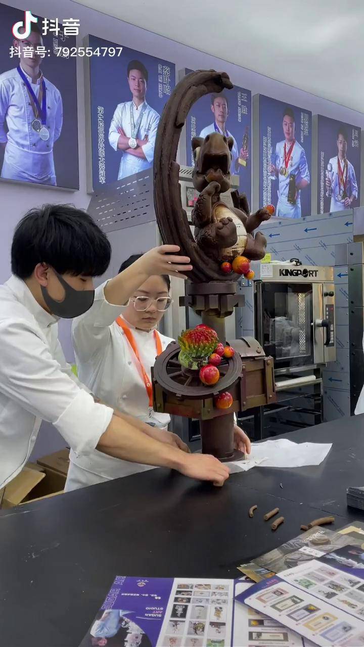 2021上海烘焙展巧克力成品来啦展会现场赛事巧克力